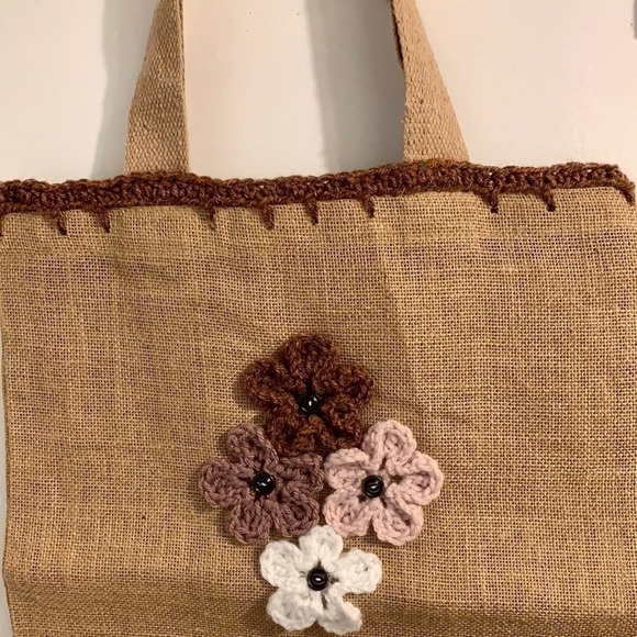 Hand Crafted Burlap straw top handle wicker Tote Bag  with Crochet Flower Detail - Picture 7 of 13
